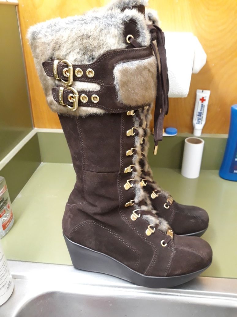 Women's sz 8 Report Winter / Snow Boots