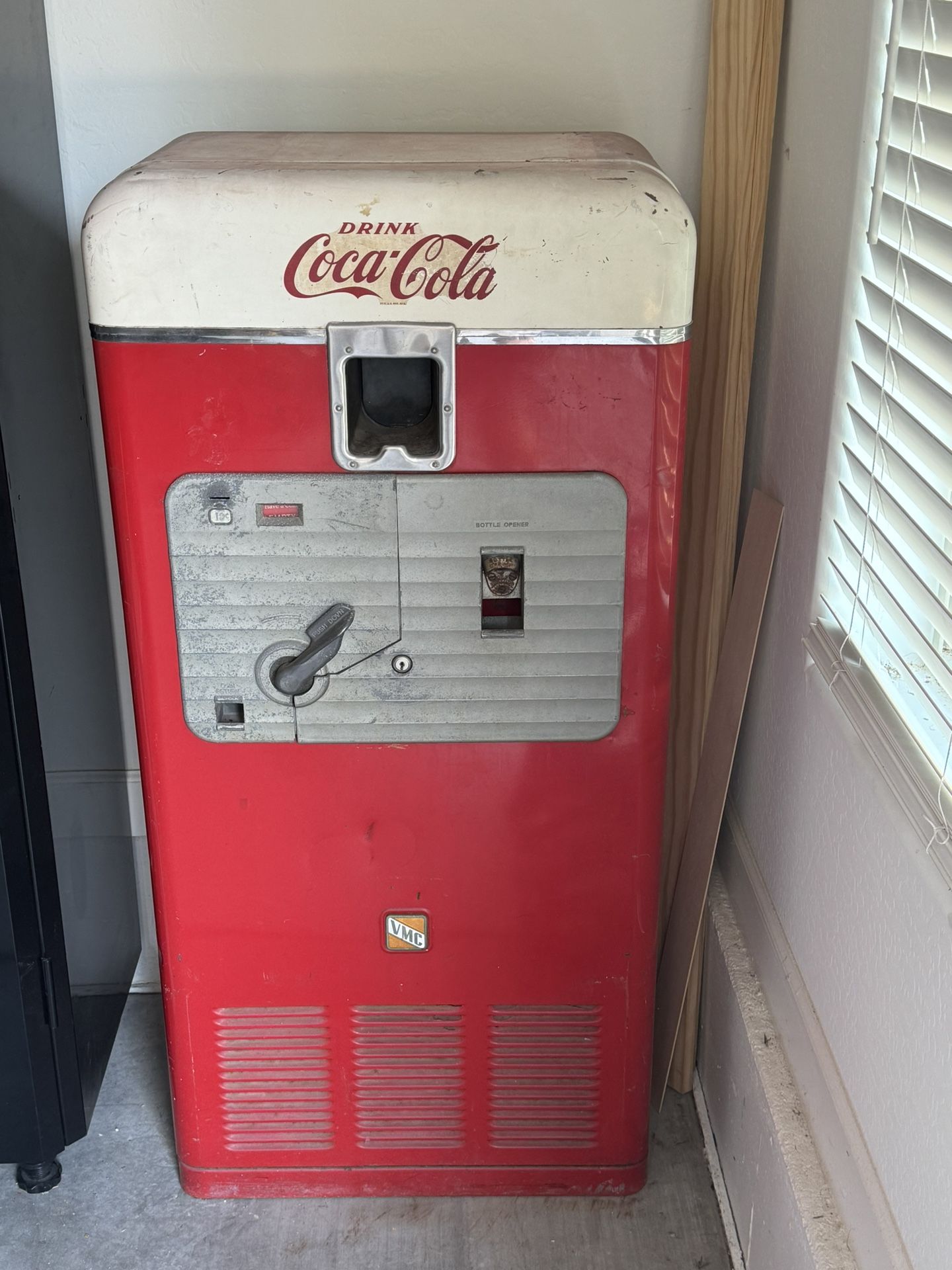 1950 Coke Machine Model VMC 27A