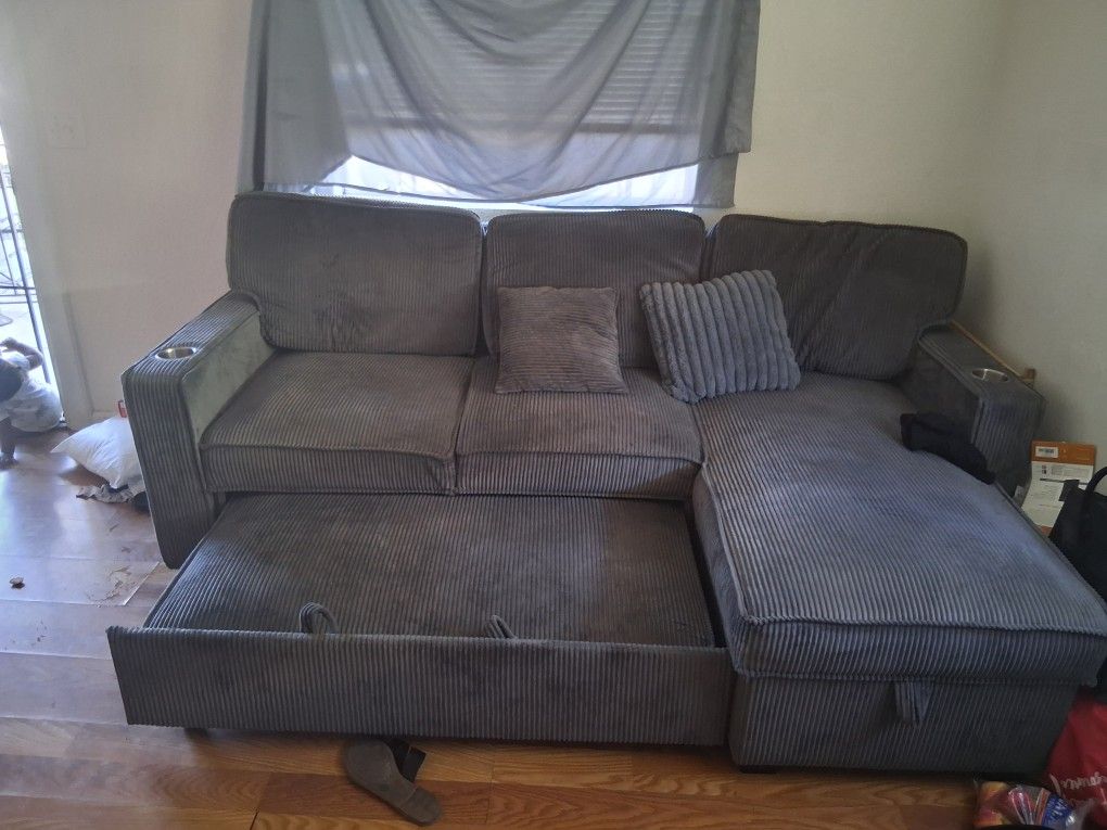 Couch With A Pull Out Bed