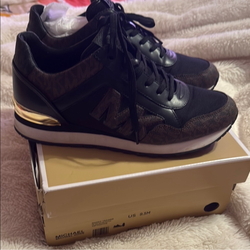 Michael kors sneakers 9.5