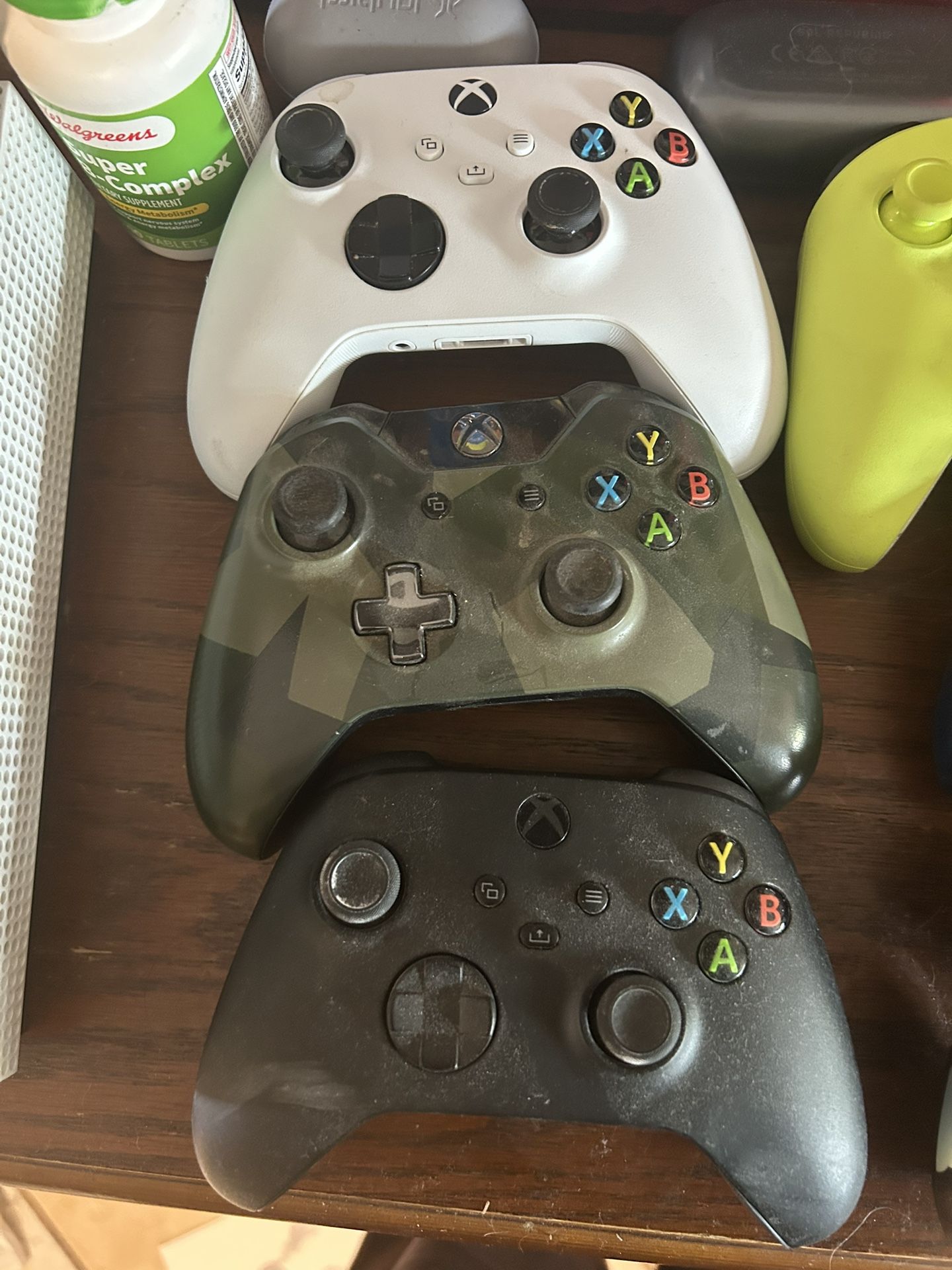 Xbox Controllers MESSAGE ME FOR INDIVIDUAL PRICES:)