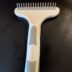 D-16  Cat Comb  By Whisker City  $5