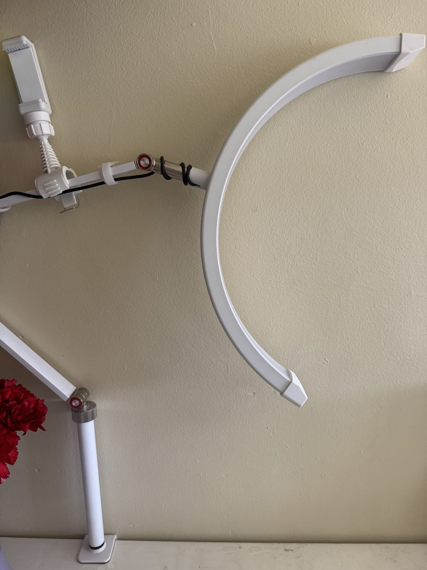 Attachable and detachable adjustable moonlight