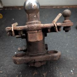 Vintage heavy-duty adjustable trailer hitch assembly