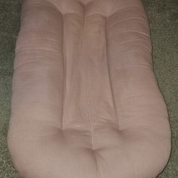 Snuggle Me Infant Pillow 