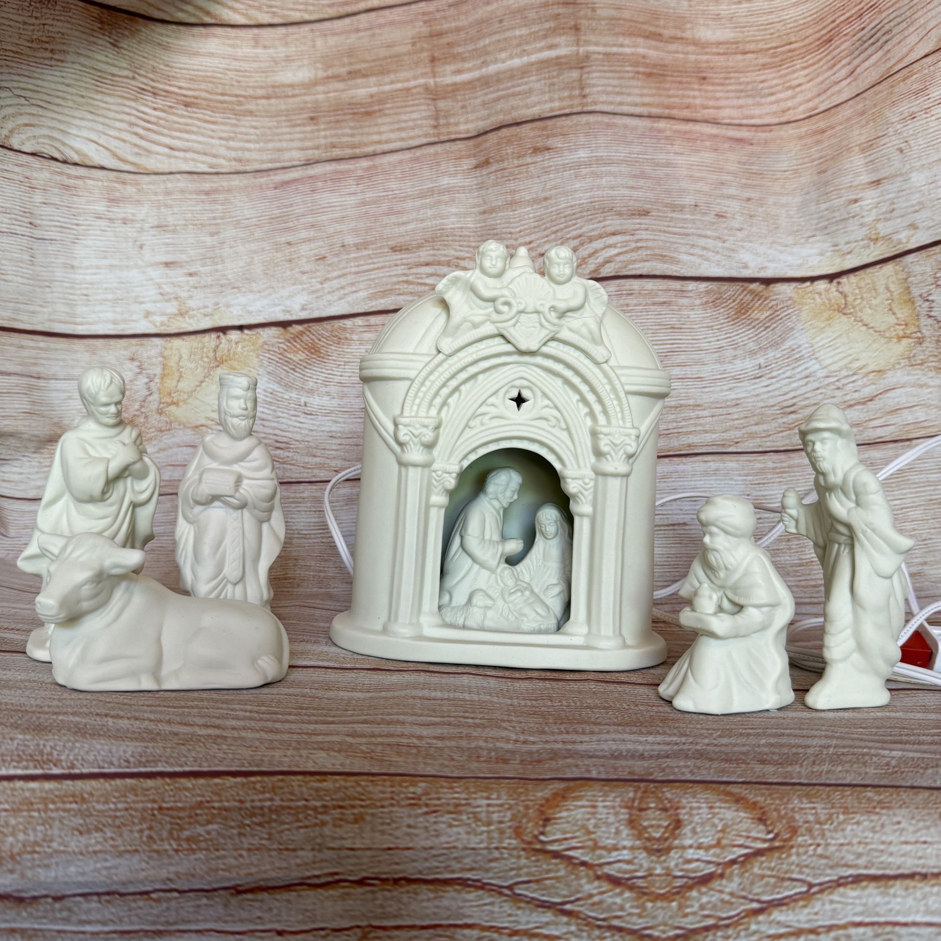 White Porcelain Nativity Scene, 6 Pieces, Lights Up, Manger Broken But Can Be Fixed