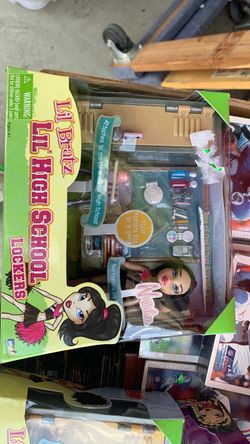 Lil bratz lil high school lockers with Nazalia doll