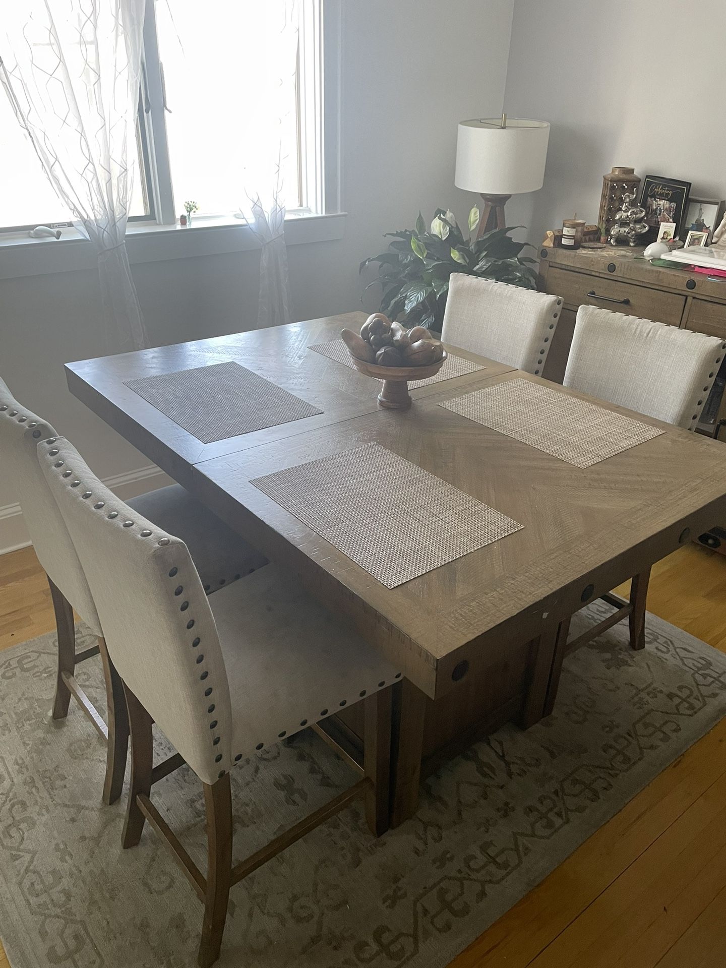 Dining Table And 6 Chairs 