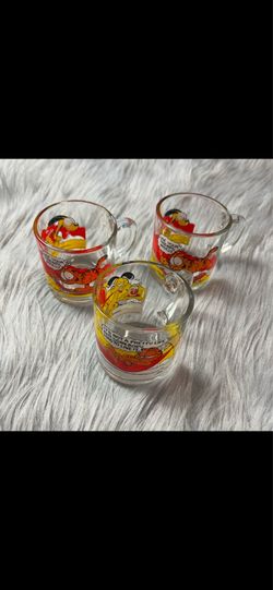 3 vintage McDonald’s glass Garfield coffee cups. 2 are the same print on them. Will not split. A few light scratches and fading to paint. $10