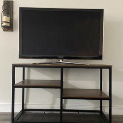 46 Inch Samsung Tv with Console Table