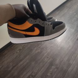 Air Jordan 1 Low Se Vivid Orange