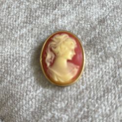 Vintage Cameo Lady Locket Brooch Pendant 10.00