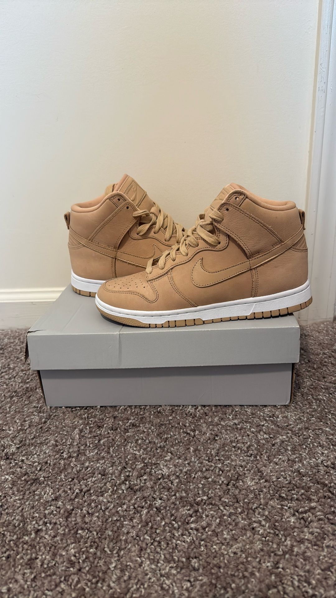 Women’s Nike Dunks ( Beige)