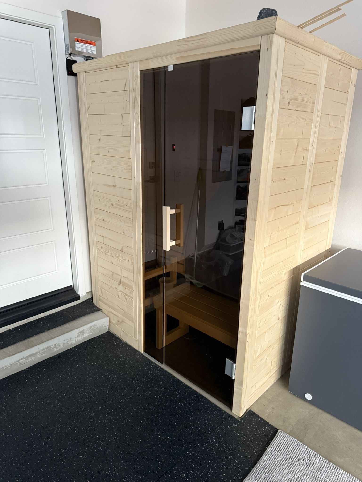Dry Sauna W/ Rock Heater