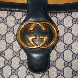 Gucci Leather Shoulder Bag Purse Navy Blue Vintage Bucket Interlocking PVC Authentic GG Canvas design

Excellent used condition
Outer Surface has	Smal