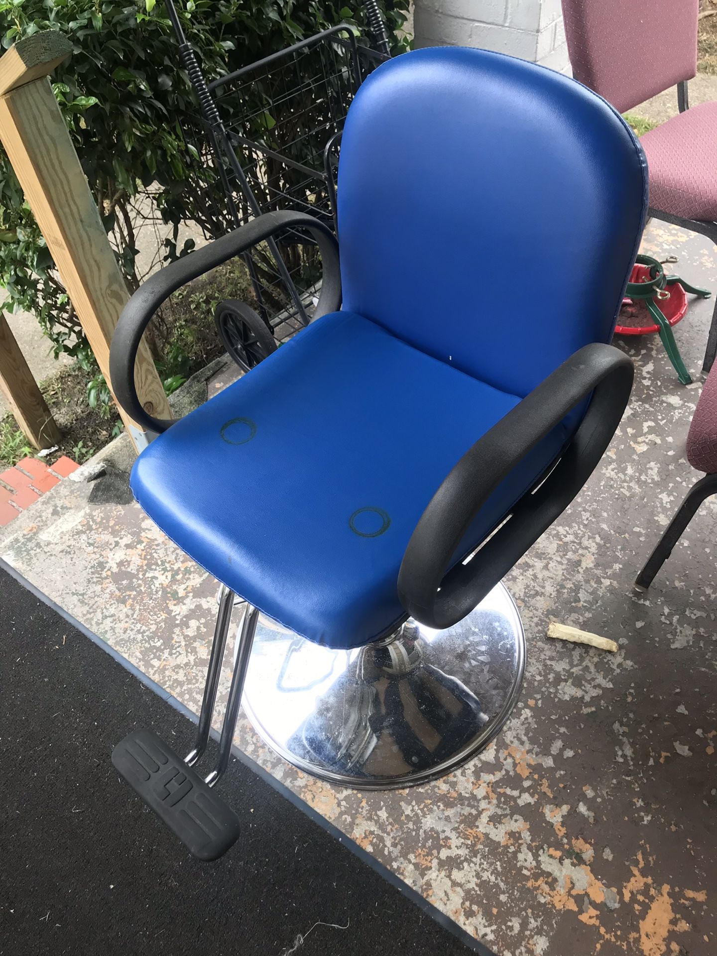 Barber/salon chair