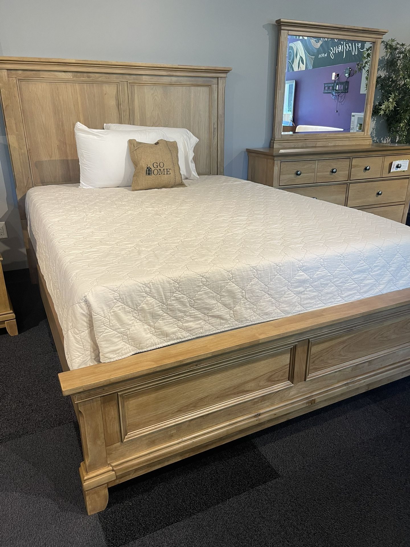 Queen Size Bed Dresser Mirror Nightstand
