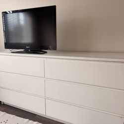 IKEA MALM 6-Drawer Dresser with Glass Top - White