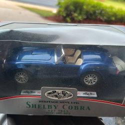 Bburago 1:24 scale diecast model of a blue 1965 Shelby Cobra 427.