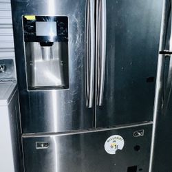 Very Nice Samsungrr Refrigerator Everything Work Good Only $550r