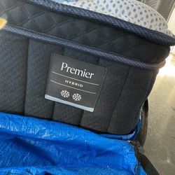 Dreamcloud Premier Hybrid Queen Mattress 65% OFF