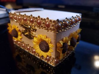 Tiny jewelry box