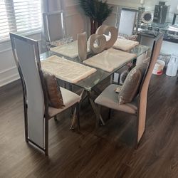 Dinning Room Table With 4 Chairs 
