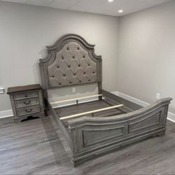 Lodenbay Antique Gray Queen Panel Bed