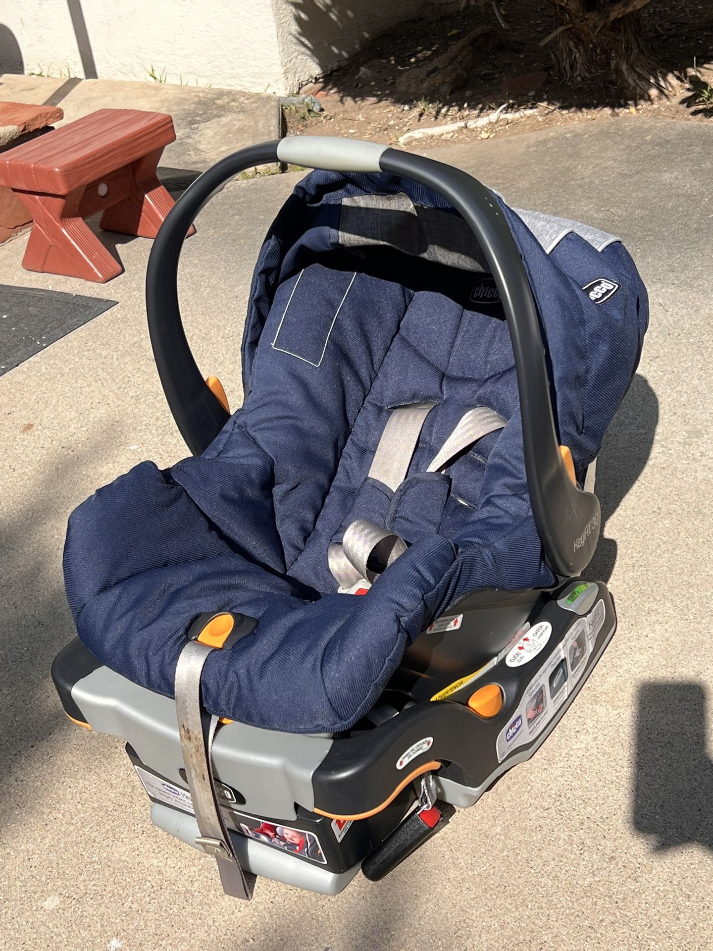 Chicco Infant Car seat And Caddy/ Stroller