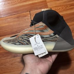Yeezy Qntm Flash Orange