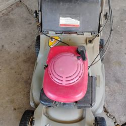 SELF PROPELLED HONDA MOWER
