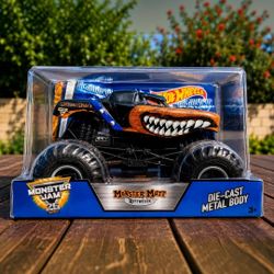 Hot Wheels Monster Jam Monster Mutt Rottweiler 1:24 scale Die-cast metal monster truck