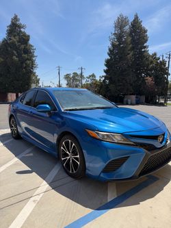 Toyota Camry SE Sedan Blue