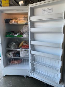 Big key, frost free freezer in good condition. Everything works good for sale.