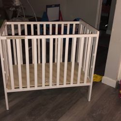 Foldable Baby Crib 