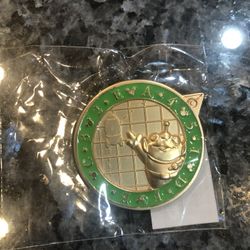 Disney Pin Quest Scavenger Hunt 2016 Toy Story Little Green Men Pin.  Size 1 1/2 inches wide.  Bought at Disneyland.  Brand new.  H