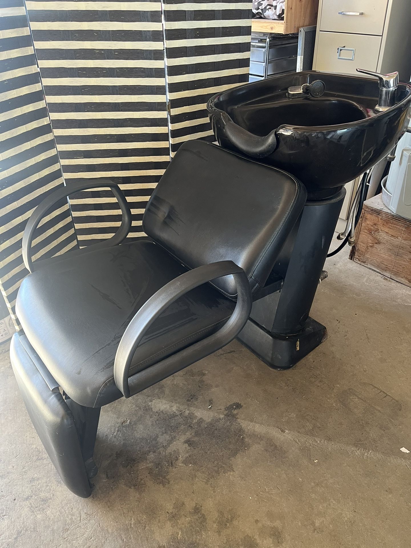 Shampoo Bowl and Chair