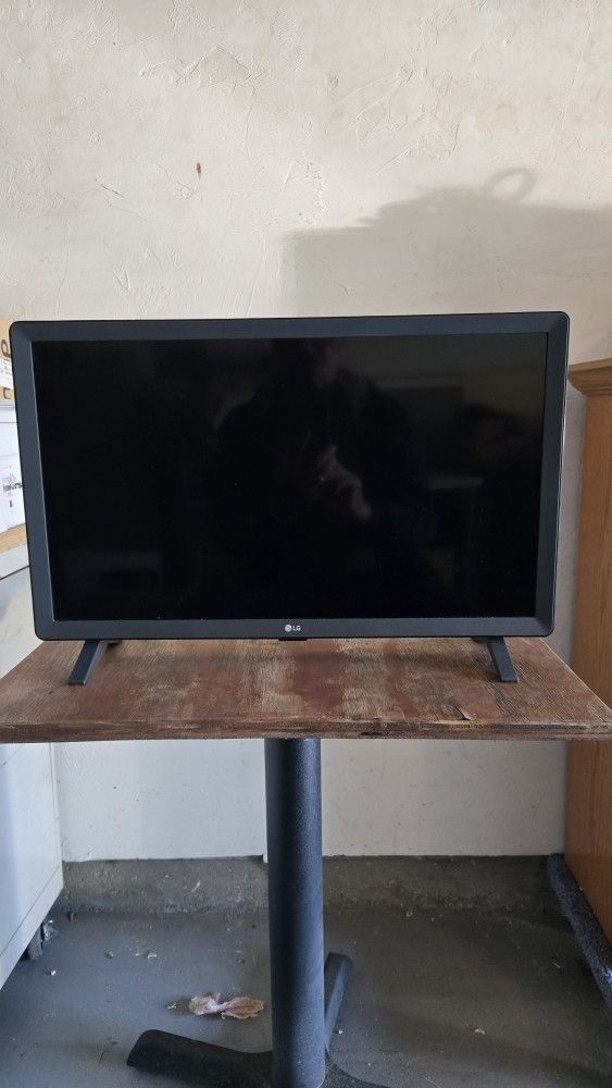 LG 24" TV