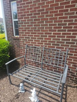 Sturdy metal black bench great condition just needs painting