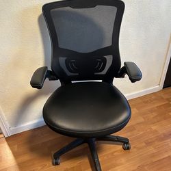 Office Chair. Computer Chair. Armrest lift Up. Very Comfortable. Ergonomic. $60. Yes, it’s Available 👋