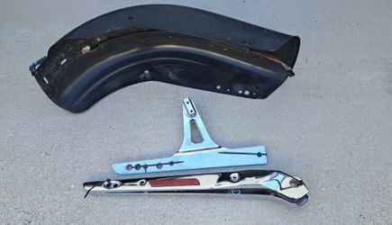 HD Dyna Fatbob 2009 fender with brackets and covers