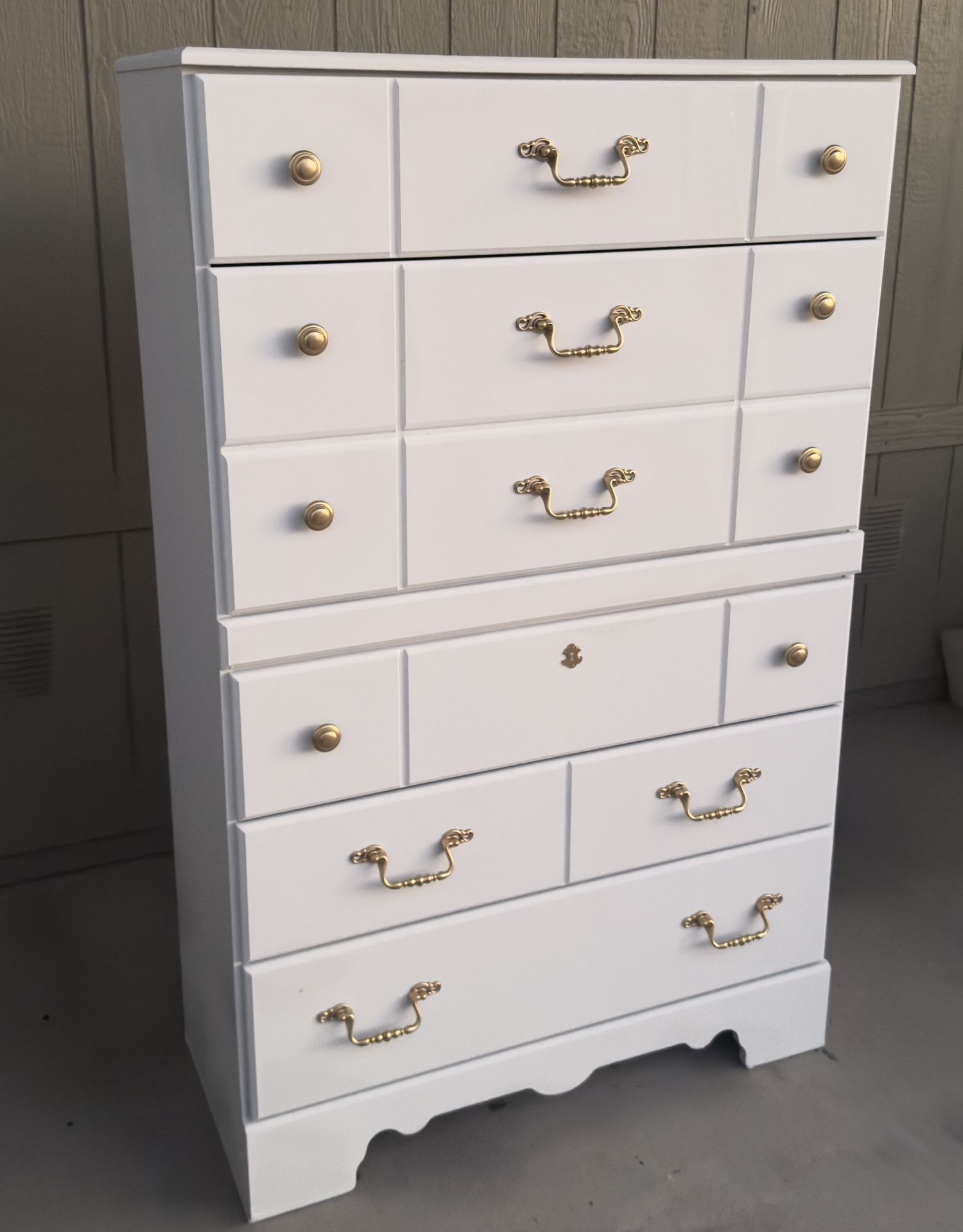 Modern Chic 6-Drawer Dresser – Matte White w/ Gold Hardware - FREE DELIVERY