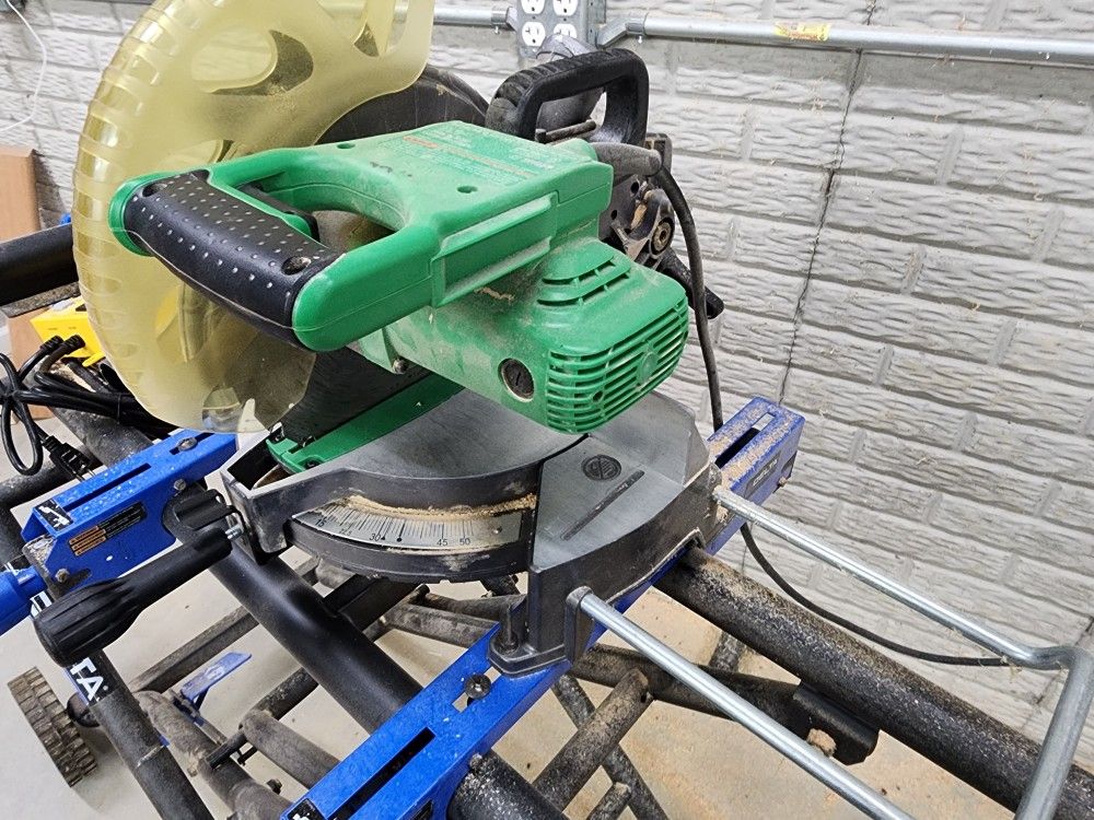 Hitachi C 10FCT2 10 Inch Miter Saw MITRE