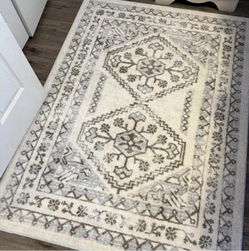 4' X 5' Ivory Rug