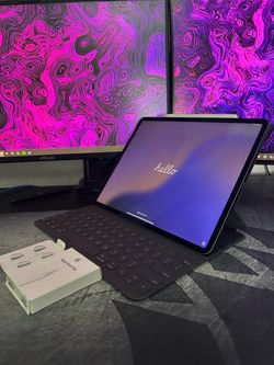 iPad Pro 12.9-inch (3rd Gen) 256GB Wi-Fi Bundle: Pencil, Smart Keyboard Folio & Extra Tips – Excellent Condition