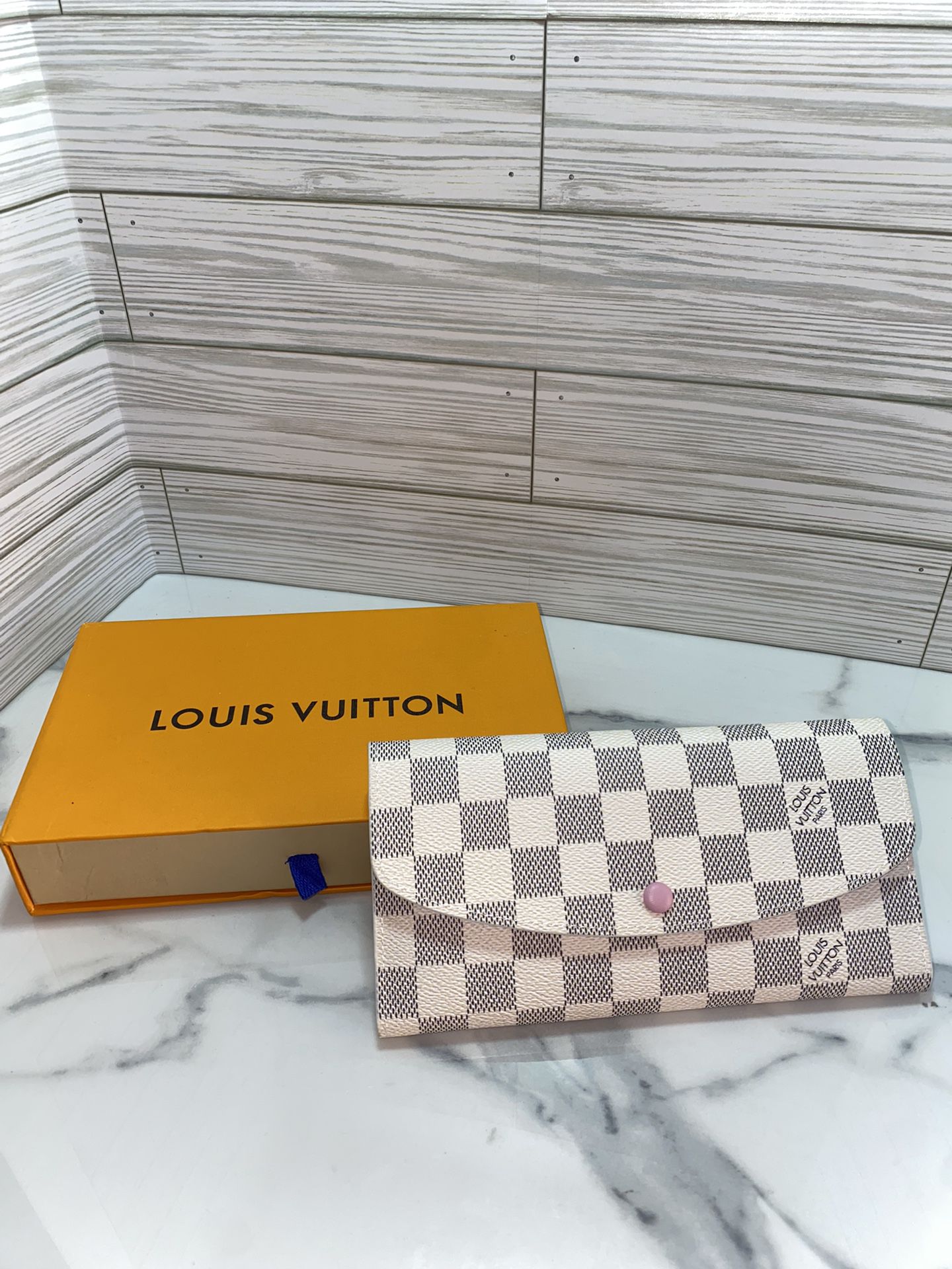 Louis Vuitton Victorine Wallet for Sale in San Fernando, CA - OfferUp