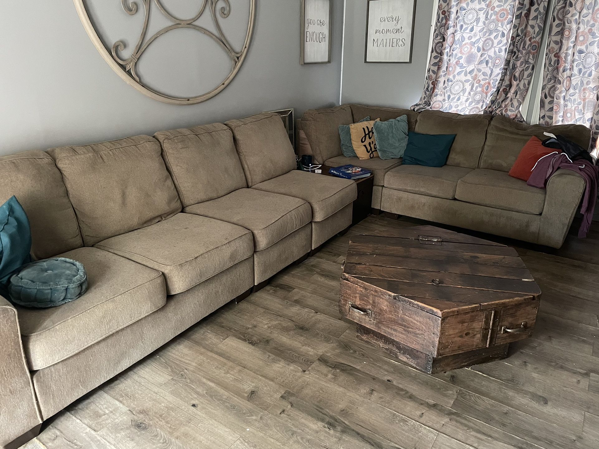7 Seater Sectional Sofa! Good Condition