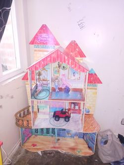 Disney Princess Doll House Good Condition