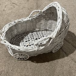 Decorative Baby Bassinet 