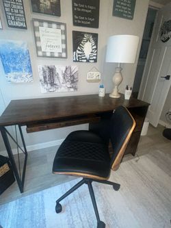 Great Set: desk and Chair with Wood Trim